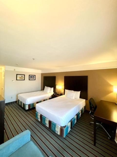 La Quinta By Wyndham Bakersfield North Hotel Exterior photo