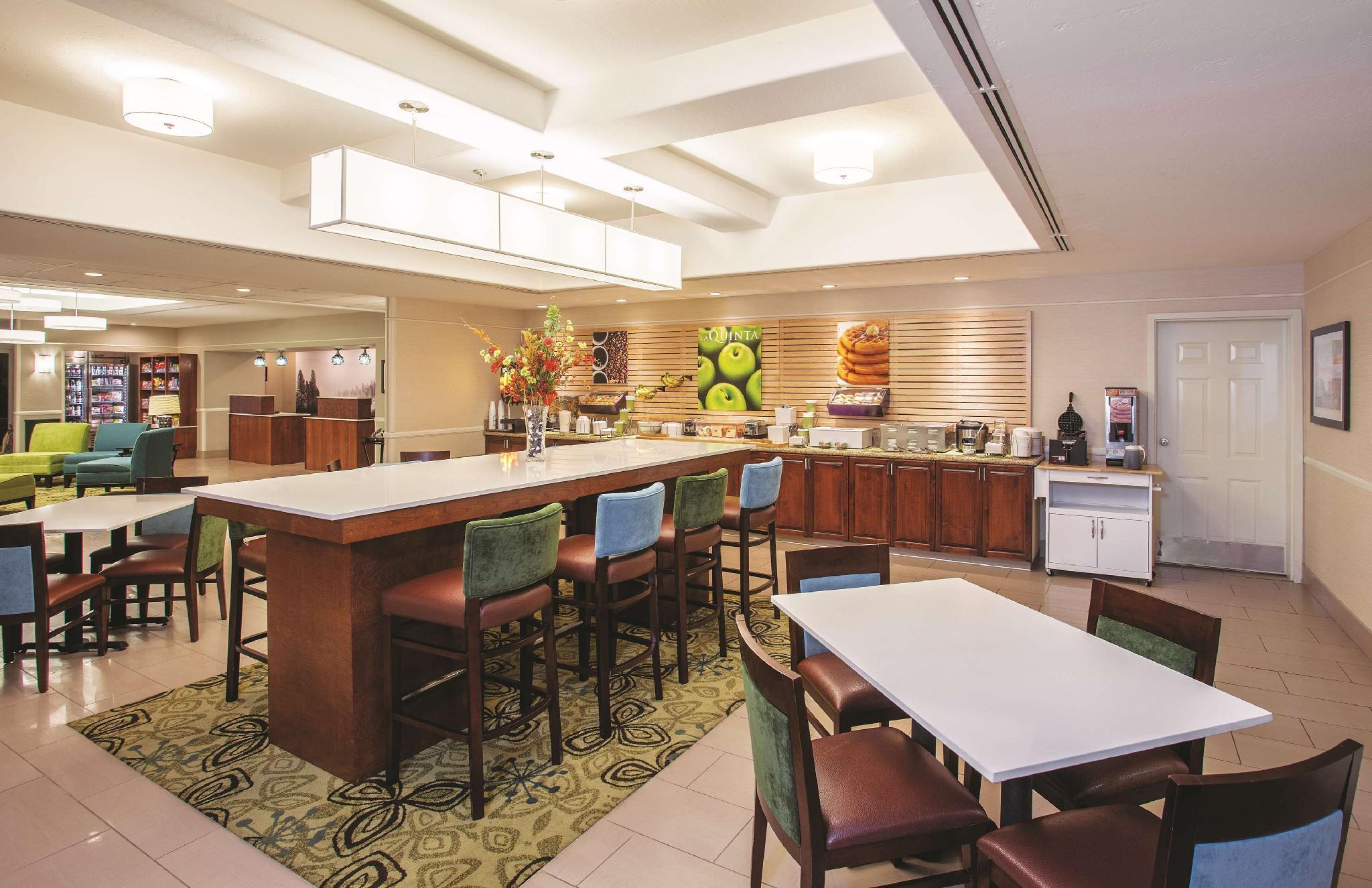 La Quinta By Wyndham Bakersfield North Hotel Exterior photo