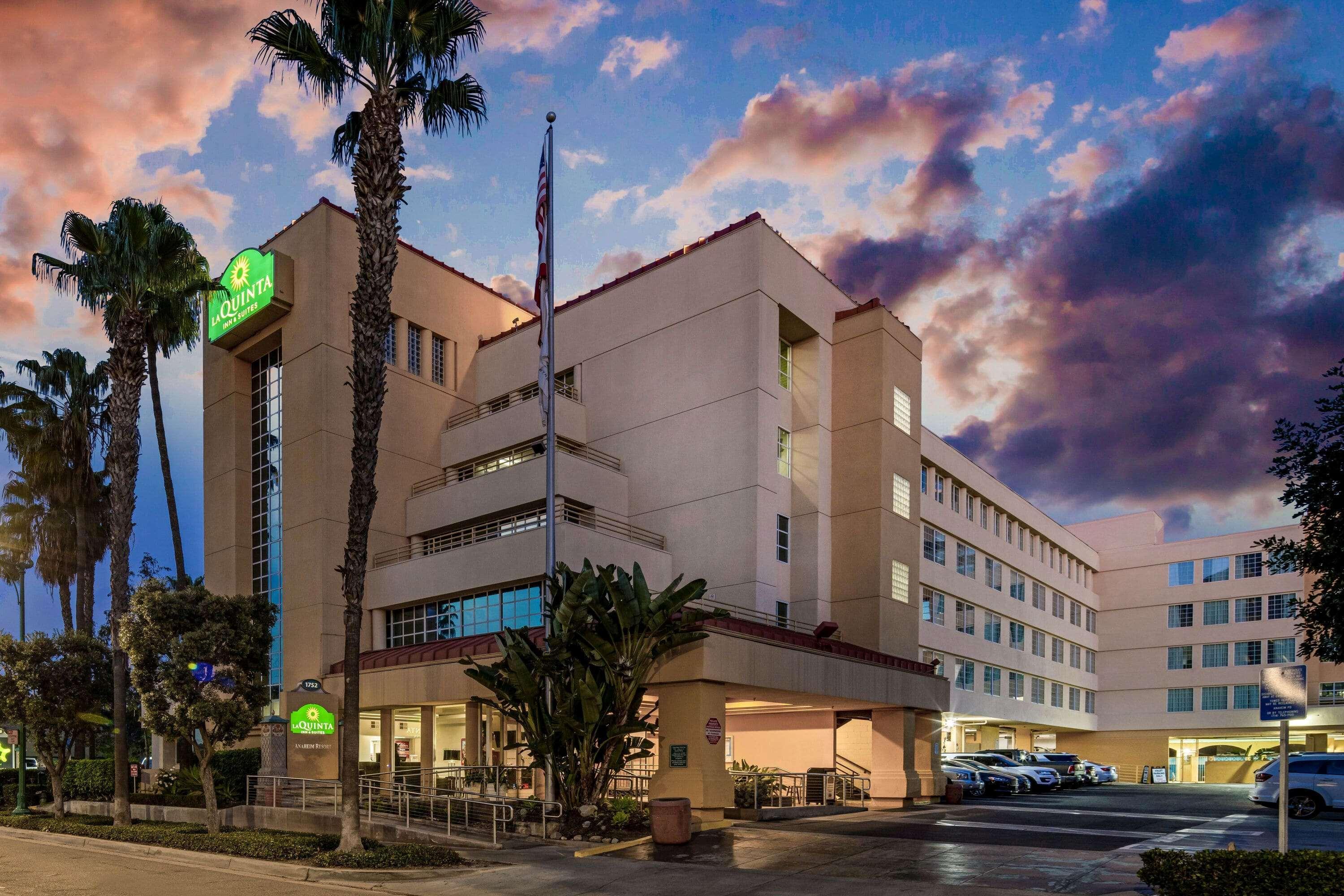 La Quinta By Wyndham Bakersfield North Hotel Exterior photo