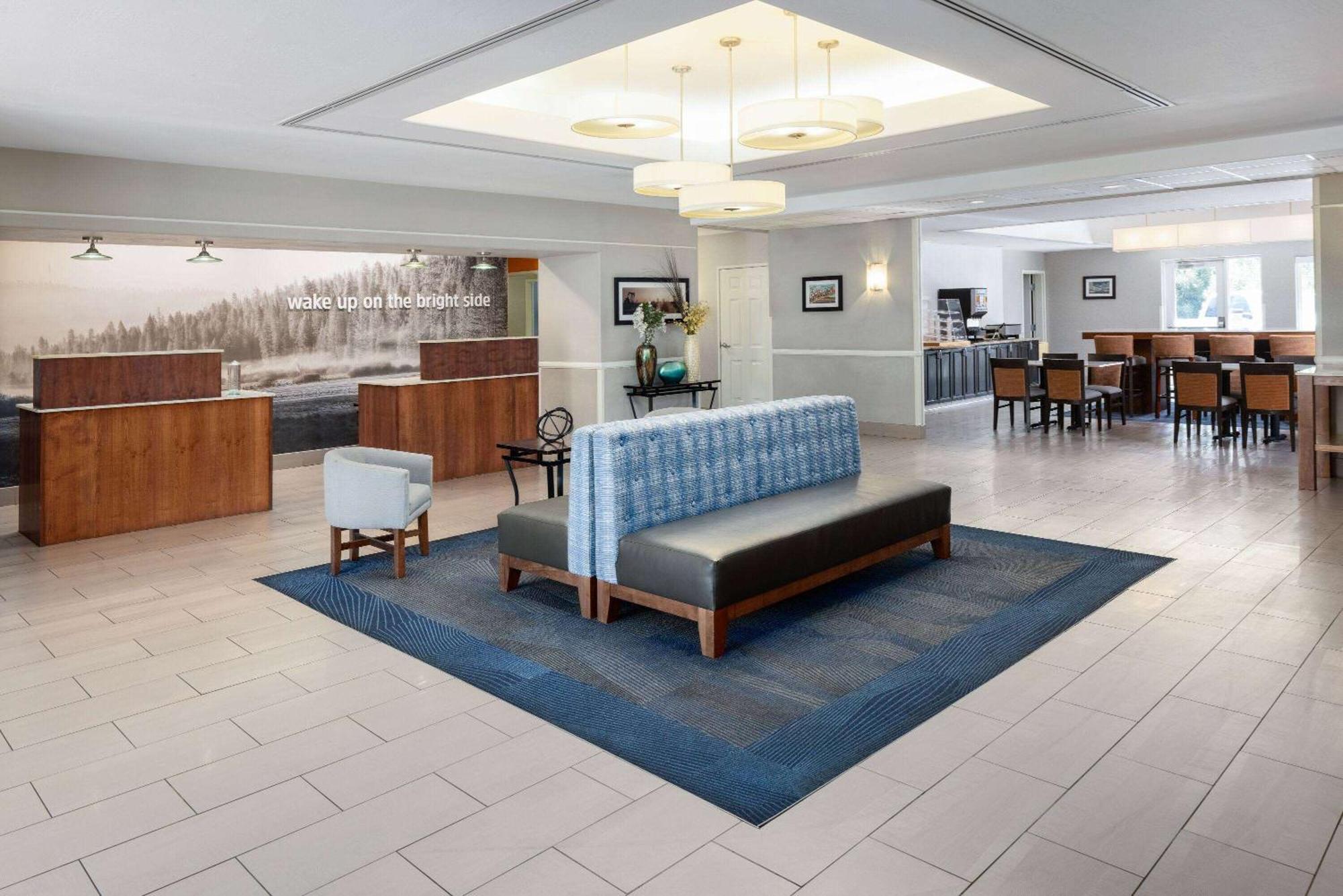 La Quinta By Wyndham Bakersfield North Hotel Exterior photo