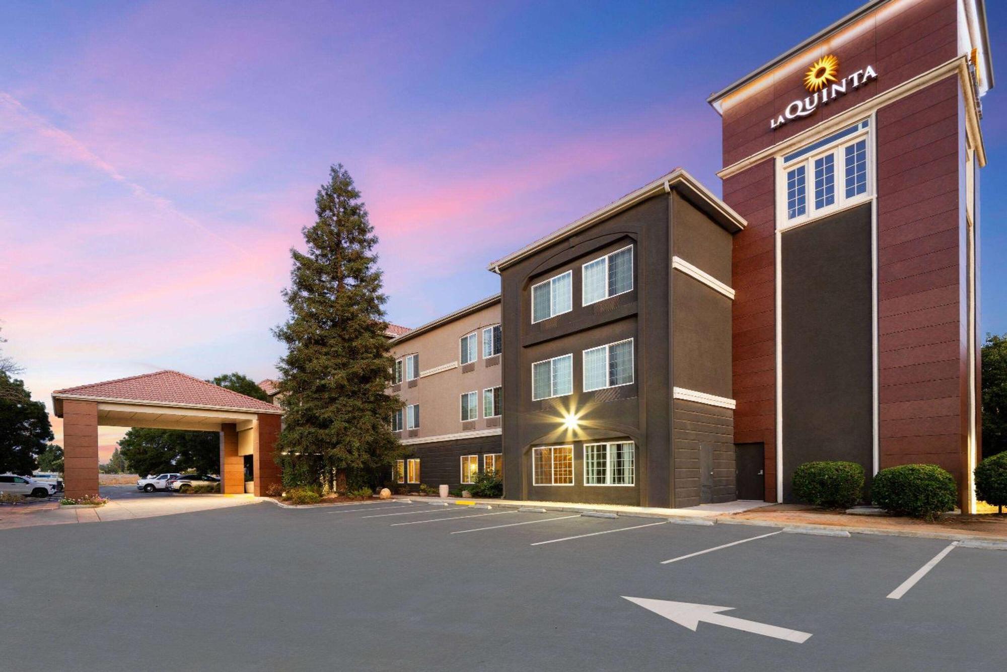 La Quinta By Wyndham Bakersfield North Hotel Exterior photo